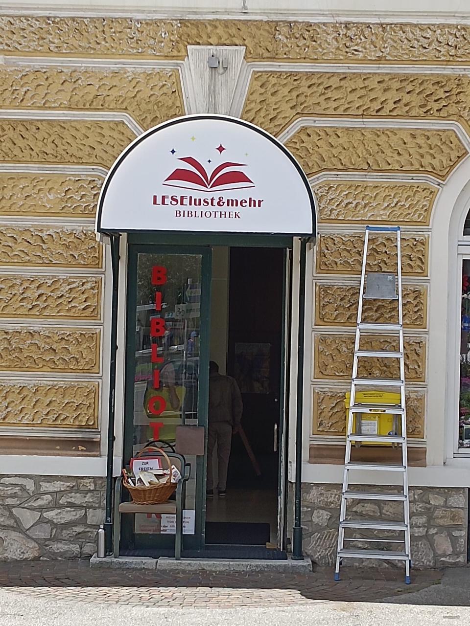 Eingangsbereich Bücherei